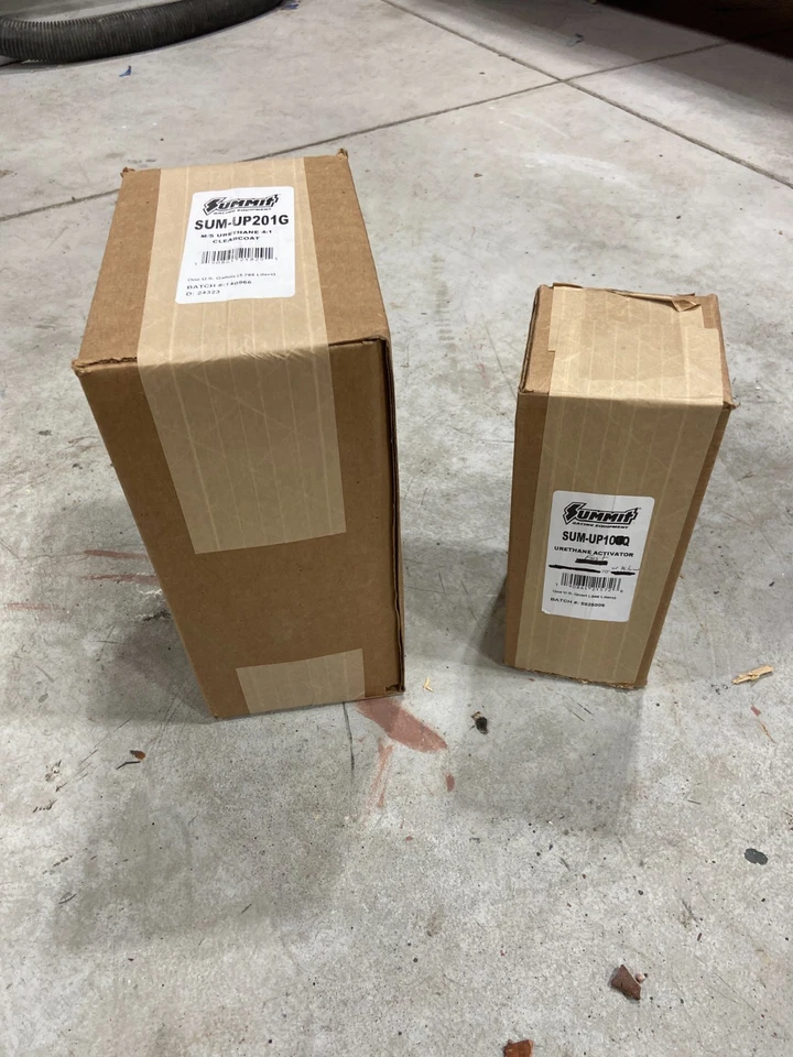 Capa y activador transparente de uretano Summit Racing™ de sólidos medios 2K - 1 galón Foto 2 de 4