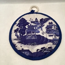 Blue Willow Pot Holder Round Hot Plate Wood Hanging Ring Blue White Decor