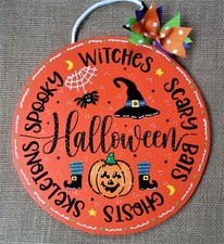 HALLOWEEN CIRCLE SIGN Wall Art Door Hanger Plaque Wood Witch Hat Pumpkin Spider