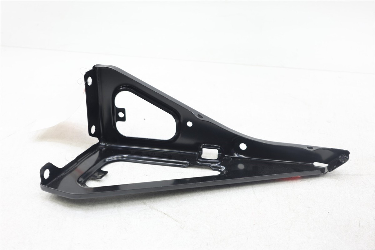 NEW OEM Honda Front Right Fender Bracket 60212-S2A-000ZZ Honda