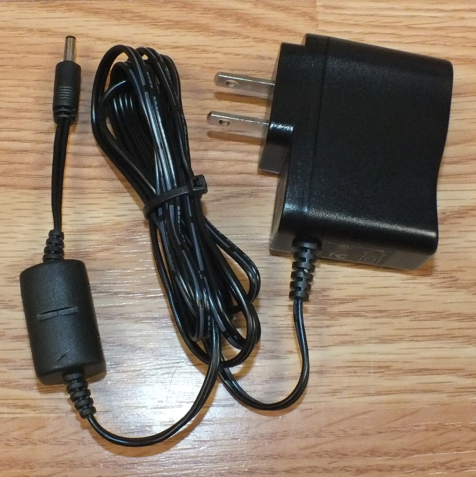 Genuine GiiNii (GN-801W) 8" (inch) Digital Picture Frame With Power Supply  - Image 3 of 4