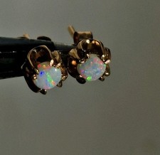 Vintage 9k yellow gold opal stud earrings