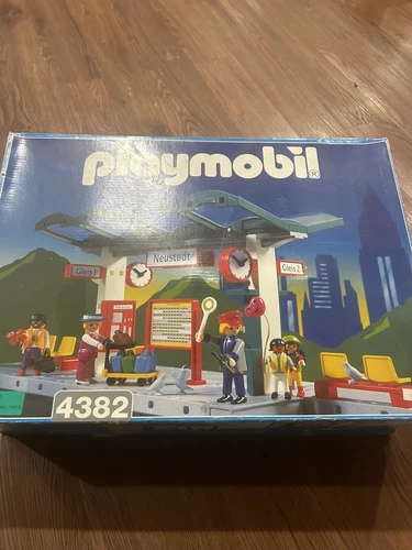 Playmobil RC Train NEWCASTLE Railway Station Vintage  Platform 4382