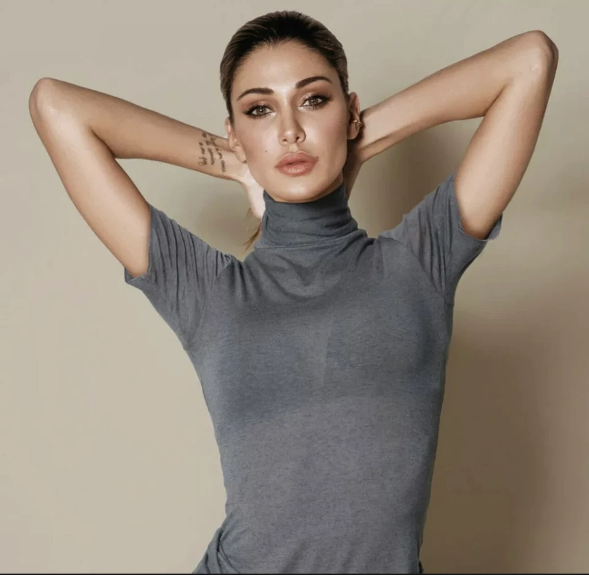 Maglia collo clearance alto mezza manica