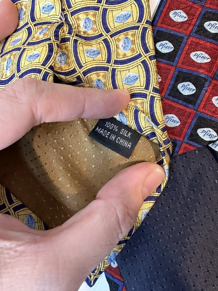 PFIZER CORBATAS VIAGRA Píldoras Corbata de Seda Hombre Cumpleaños GAG Regalo Sobre la Colina Dorado Foto 4 de 4