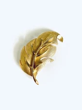 VTG Estate Find Gold Tone Large Leaf Shape Brooch Pin 2.5”H
