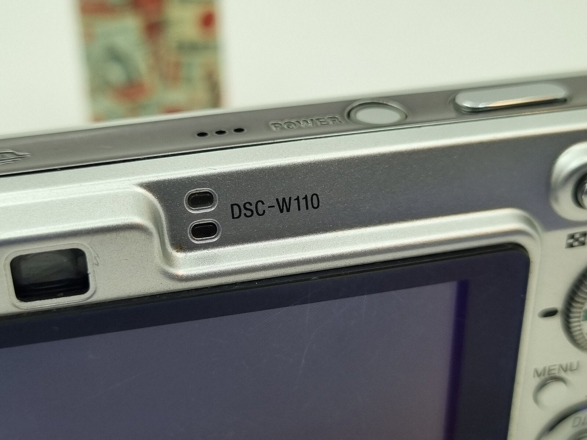 【美品】 SONY Cyber-shot DSC-W110 シルバー　デジカメ Sony Cyber Shot DSC-W110 7.2MP Digital Camera 4X Optical