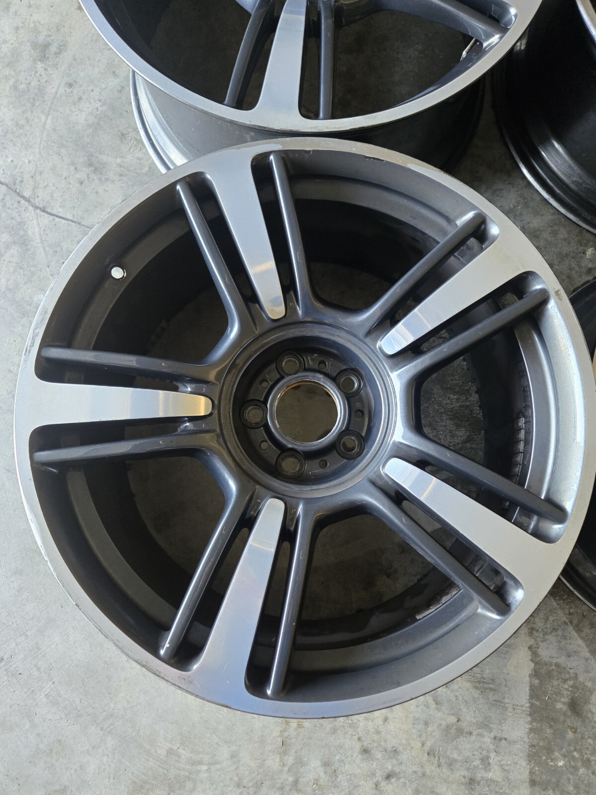 Special Whls for Rolls Royce 21inch Whls for Ghost/Dawn/Wrath. GRY/BLK SET OF 4
