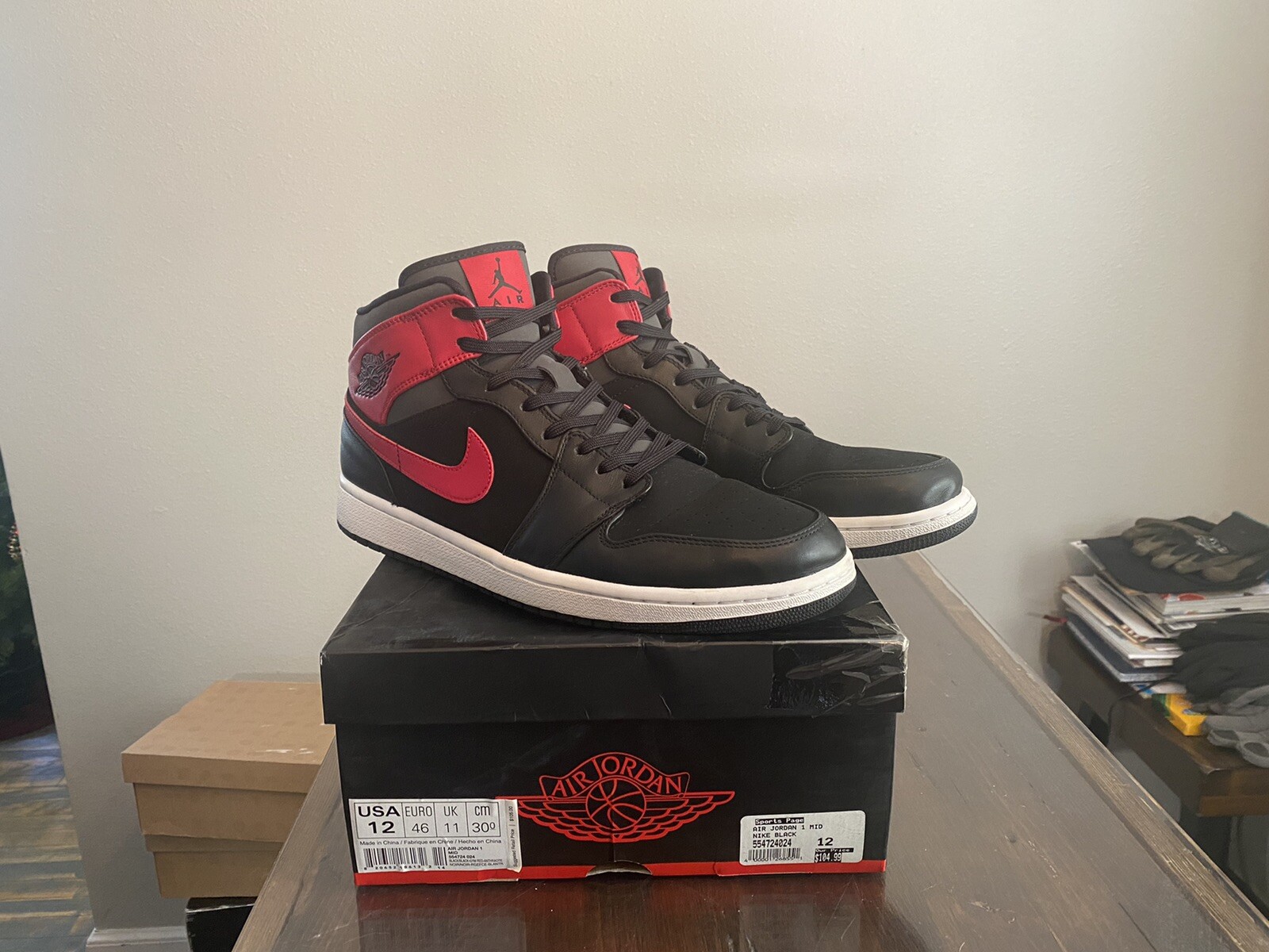 air jordan 1 retro mid tuxedo