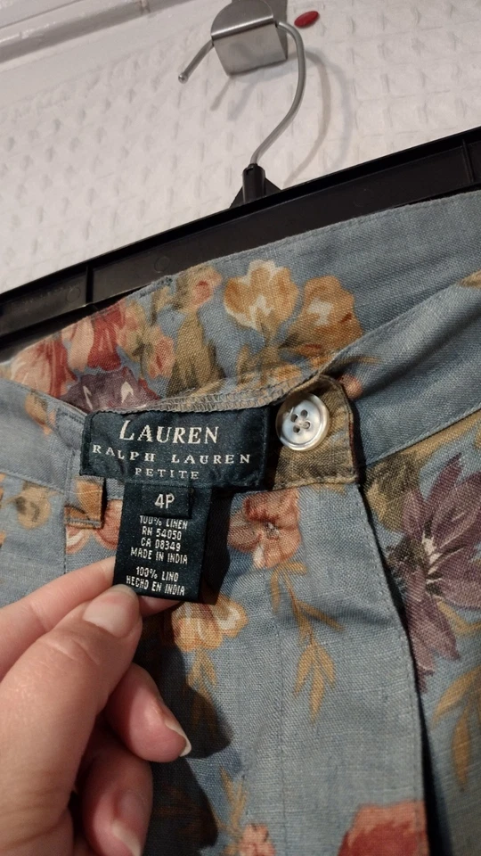 Vintage 90's Ralph Lauren Country Blue Sky Floral High Waist Pleat Shorts 4P - Image 4 of 4