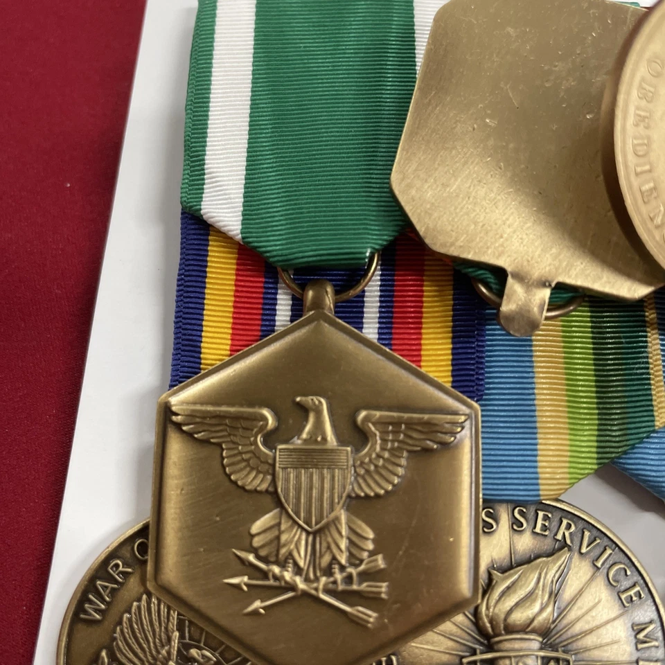 Medallas y cintas de barra de medallas de 8 lugares de la Marina de los Estados Unidos y USMC Foto 2 de 4