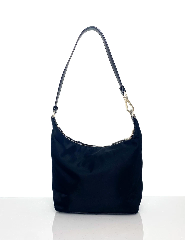 Bolso hobo vintage Prada pequeño de nailon negro con correa para el hombro gancho Foto 3 de 4