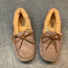 UGG Women's Dakota Lt Gray Suede Leather Moccasins Slippers Size 7 worn 3x