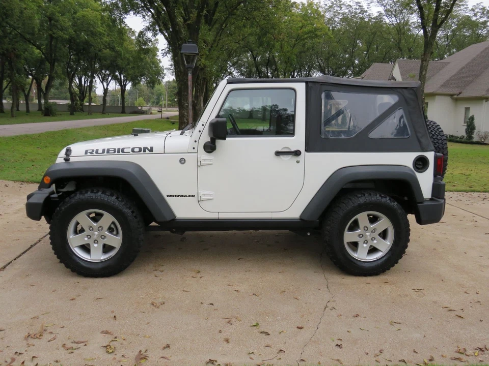 Jeep Wrangler Rubicon 2010 2 puertas techo blando con manual de 6 velocidades Foto 4 de 4