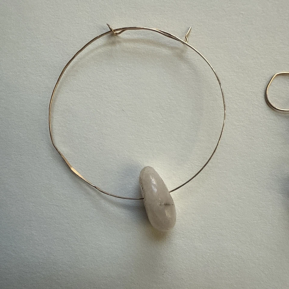 Pendientes chapados en oro con varias piedras Foto 2 de 4