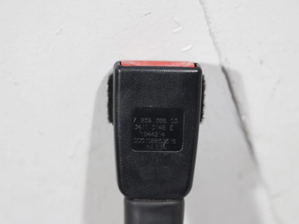 BMW 320i 328i F30 F32 2012-2018 hebilla del cinturón de seguridad del pasajero delantero derecho OEM 🚗 Foto 2 de 4