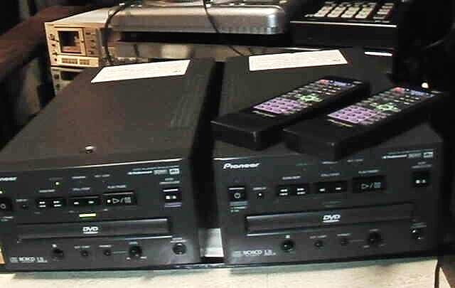 Pioneer DVD-V7400 Professional Reference dvd player. Rare in New