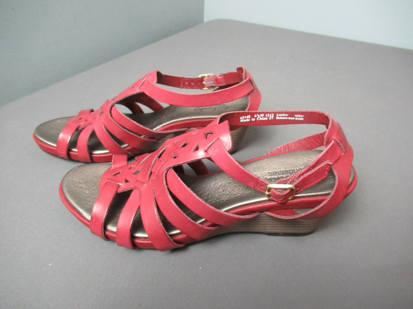 Women's Clarks Bendables Sandals Toe & Heel Open Sz 6 1/2M Maroon