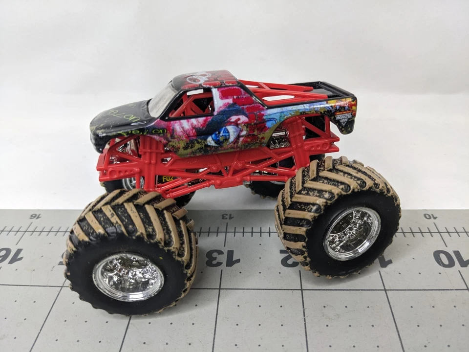 Hot Wheels Monster Jam The Felon Truck Mattel Ford construido resistente lote de 2 pulgadas de alto Foto 2 de 4