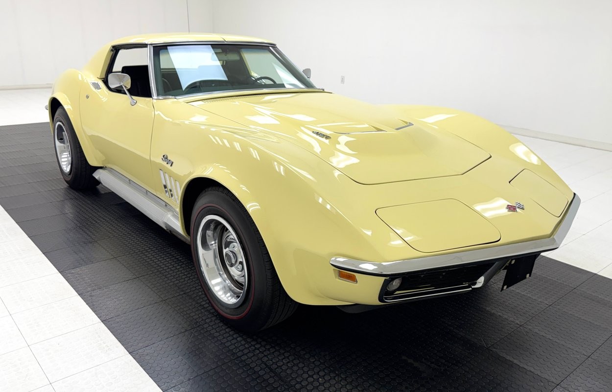 1969 Butternut Yellow Chevrolet Corvette   | C3 Corvette Photo 10