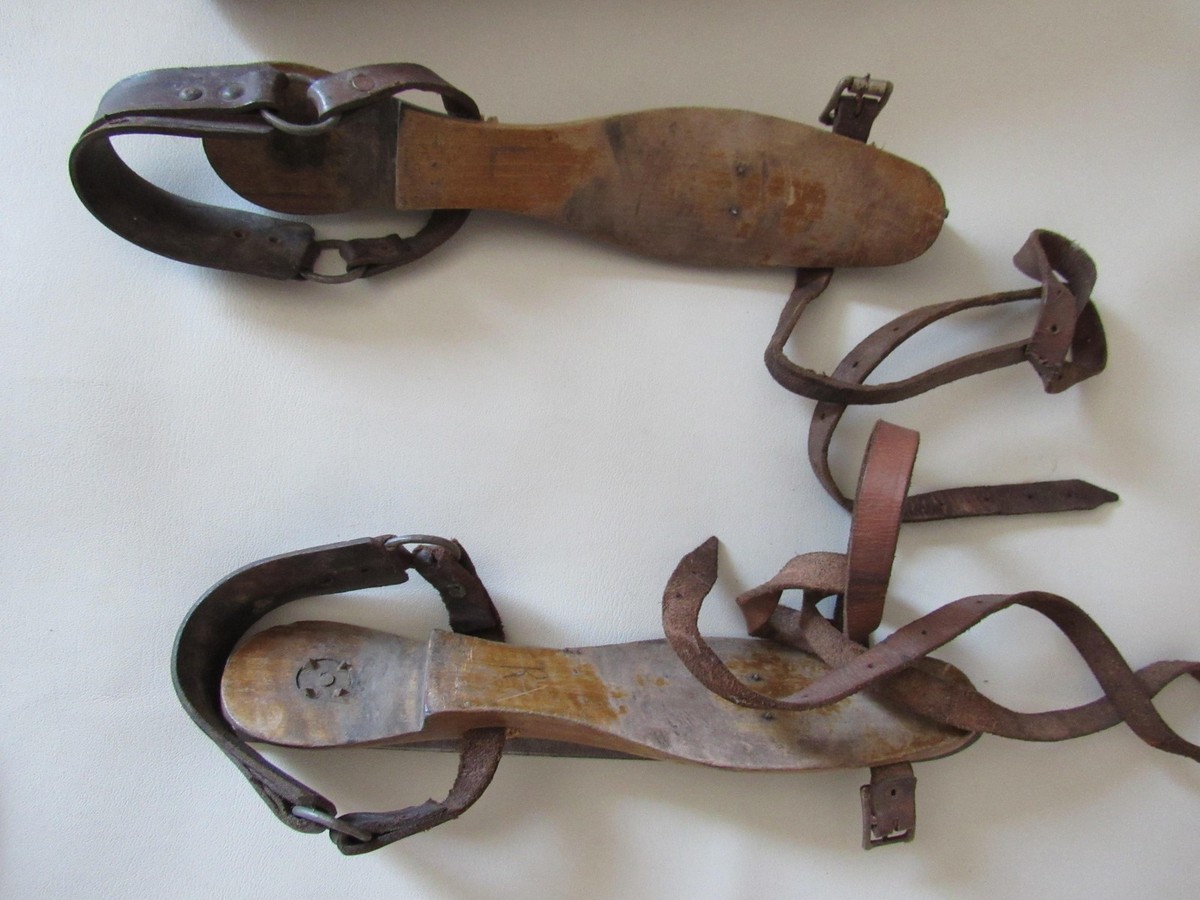 Vtg. Antique Gebroeders PEL Leiden Wooden Ice Skates Box Hooks Set