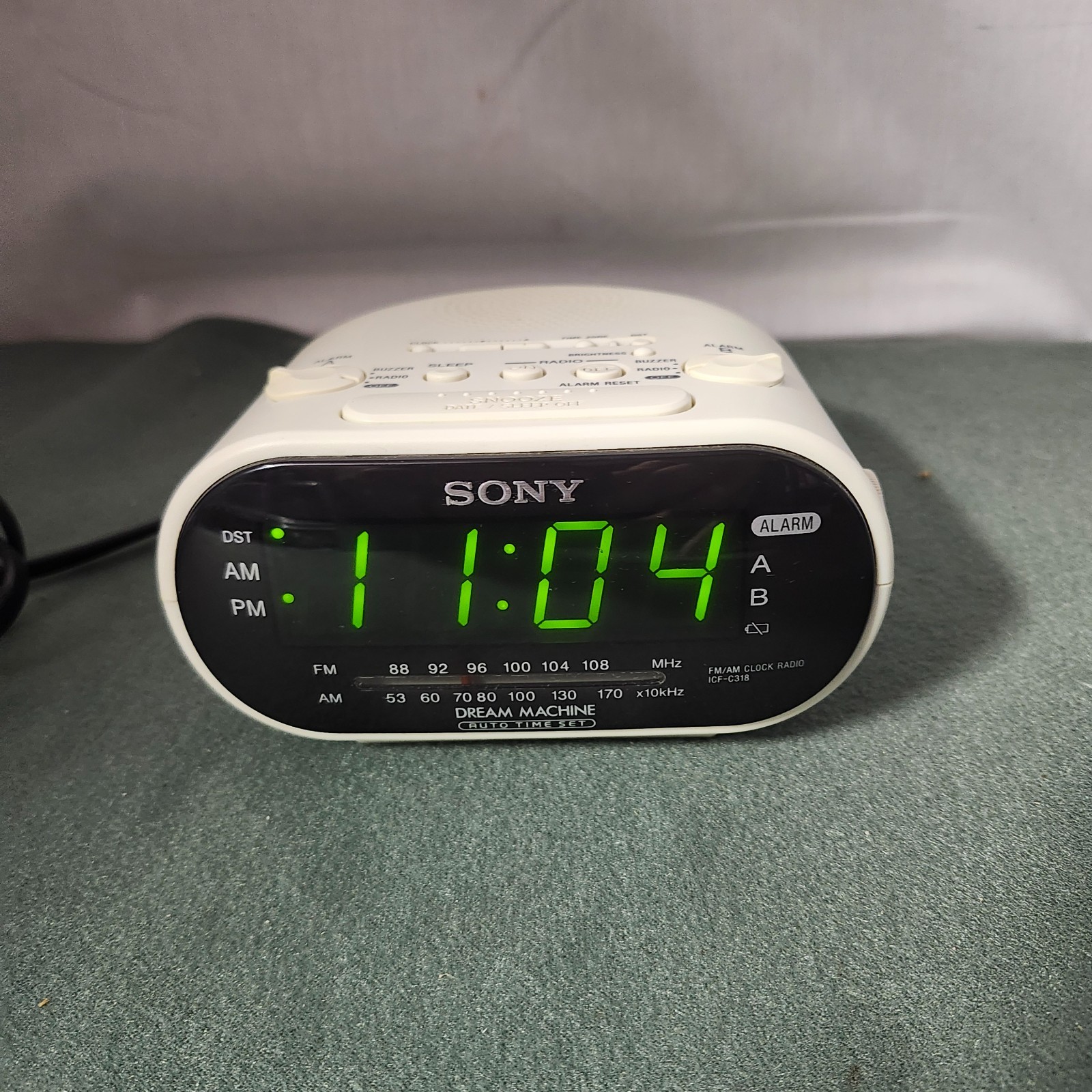 Vintage Sony Dream Machine ICF-C318 AM/FM Dual Alarm Clock Radio White