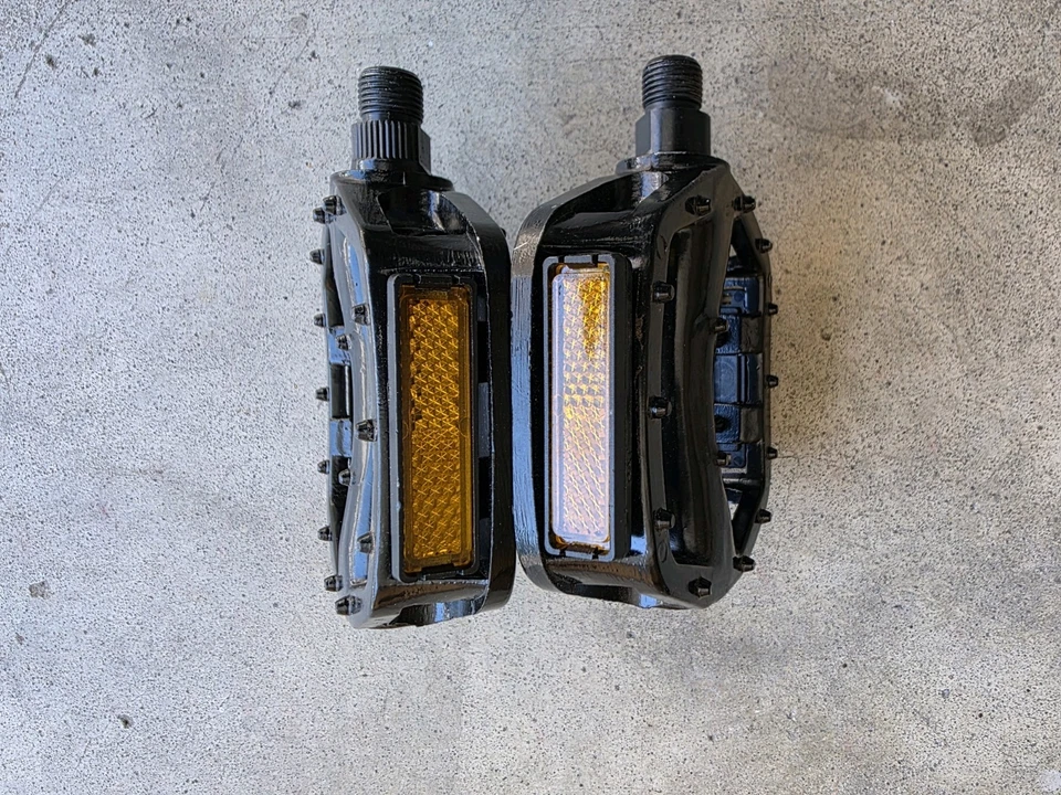 Black Flat Platform Bicycle Pedals 9/16" Thread - MTB BMX Road Bike - Reflectors - Image 3 of 4