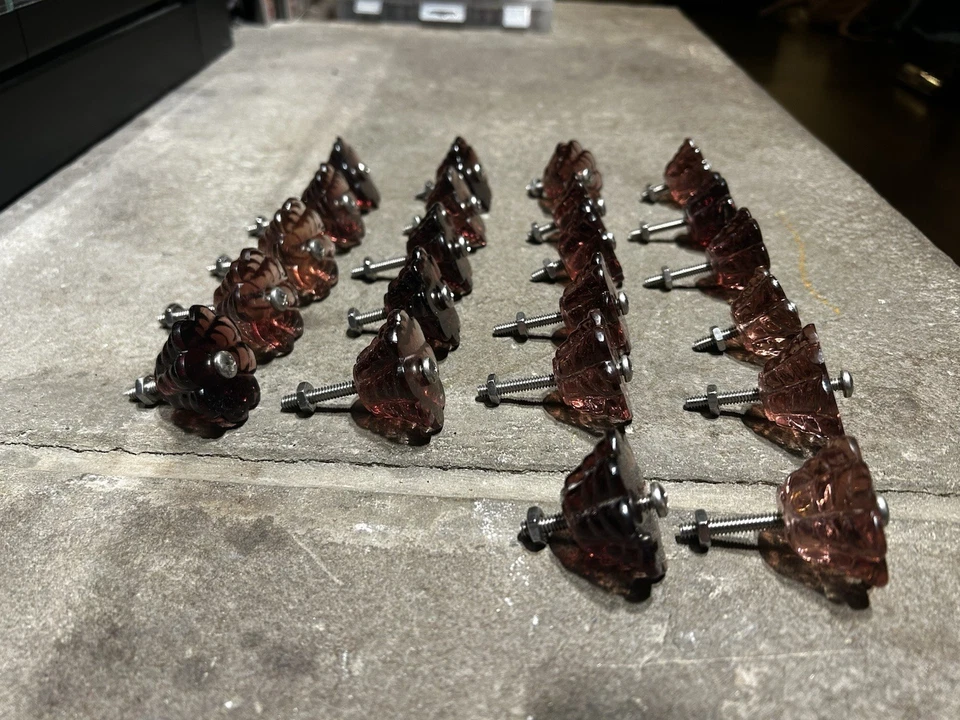 22 perillas de tirador de gabinete de cajón con forma de flor de vidrio púrpura/rosa, vintage Foto 2 de 4