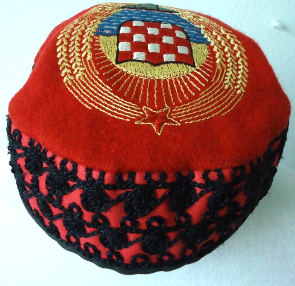 Vtg CROATIA DALMATIA LIKA DALMACIJA FOLK HAT COAT OF ARMS YUGOSLAVIA RED STAR - Image 4 of 4