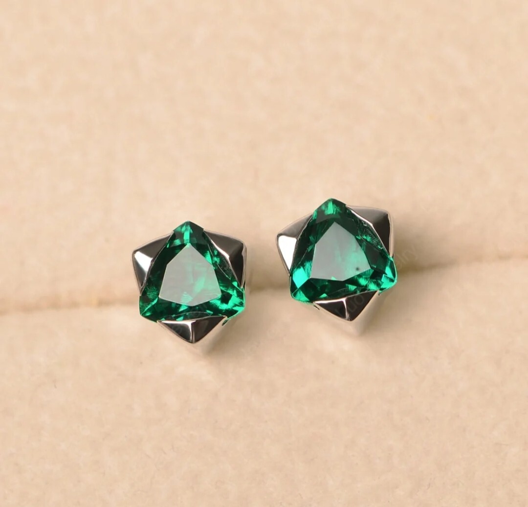 Luxury Green Emerald Earrings for Women – Elegant & High-Quality