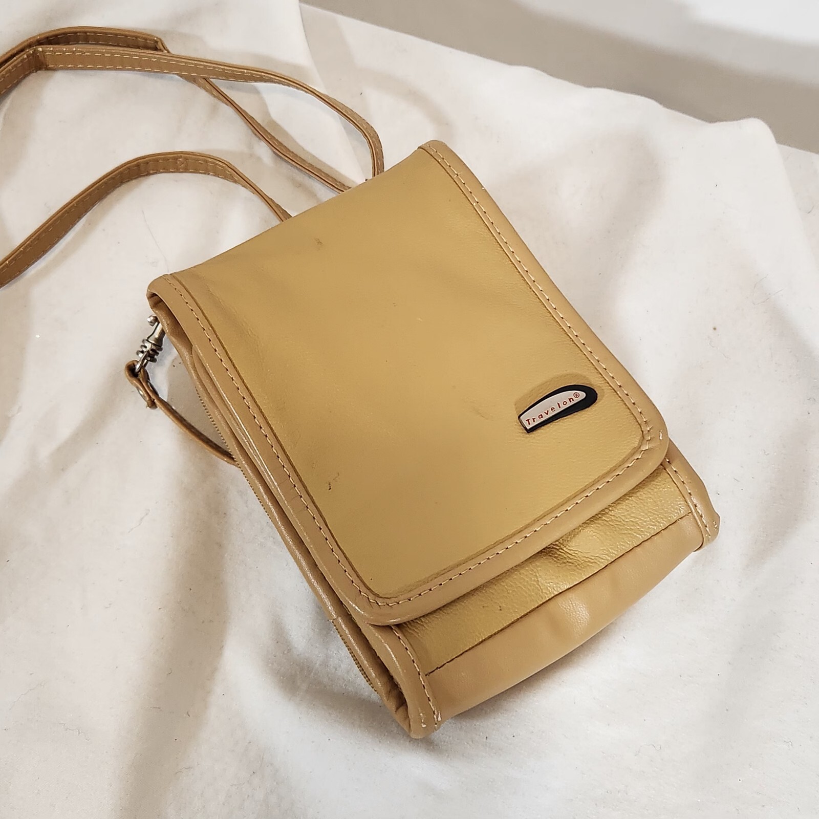 Women's Travelon Tan/Gold Crossbody Anti Theft Purse Crossbo