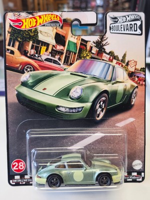 2020 Hot Wheels Boulevard #28 Porsche 964 in Green w/RR