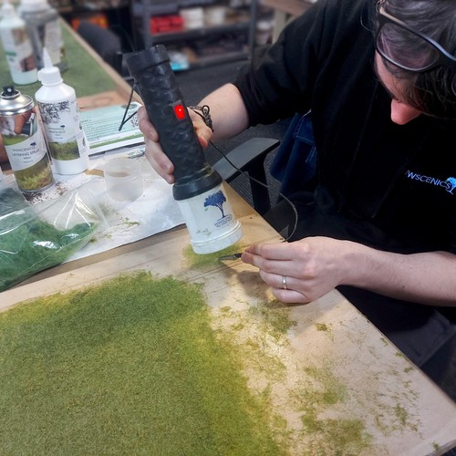 PGLS Static Grass Starter Kit - Summer | Model Railroad Scenery Bundle - Picture 8 of 10