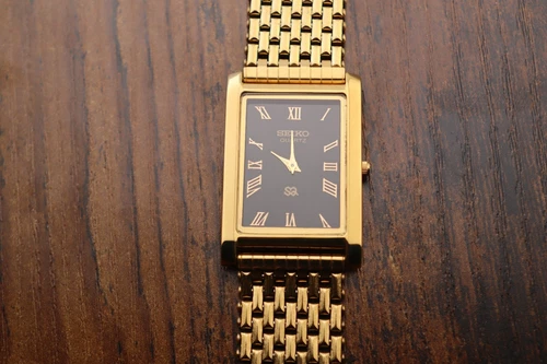 Seiko Slim Quartz Men Black Dial Gold Strap Dress Vintage Watch