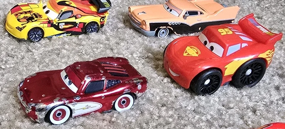 (26) Disney Pixar Cars Lightning McQueen Mater King Hudson Ferrari Diecast - Image 4 of 4