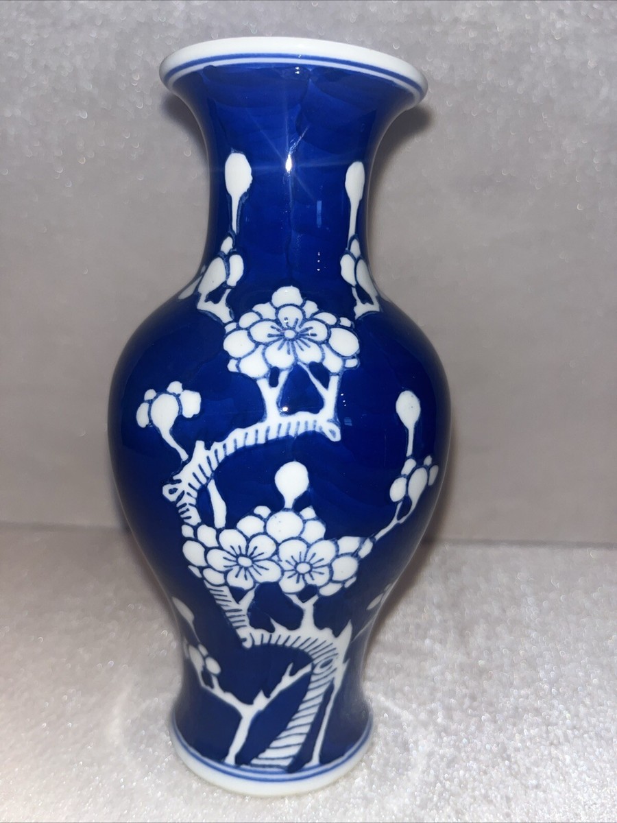 置物 yun Chinese porcelain vase, Prunus decoration, | eBay