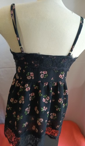Forever 21 Women’s Medium Black Floral Lace Crop Top - Picture 2 of 9