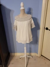 Doe & Rae Size Small Blouse Womens Cream Short Sleeve 