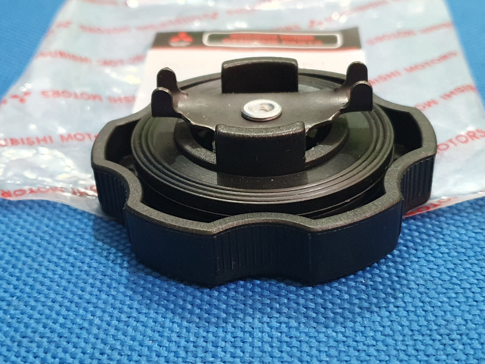 OEM Engine Oil Filler Cap Fits Mitsubishi Montero Bravo Minica 