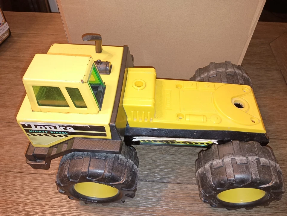 Camión tractor Tonka Mighty diésel para remolque Lowboy años 90 acero y plástico Foto 4 de 4