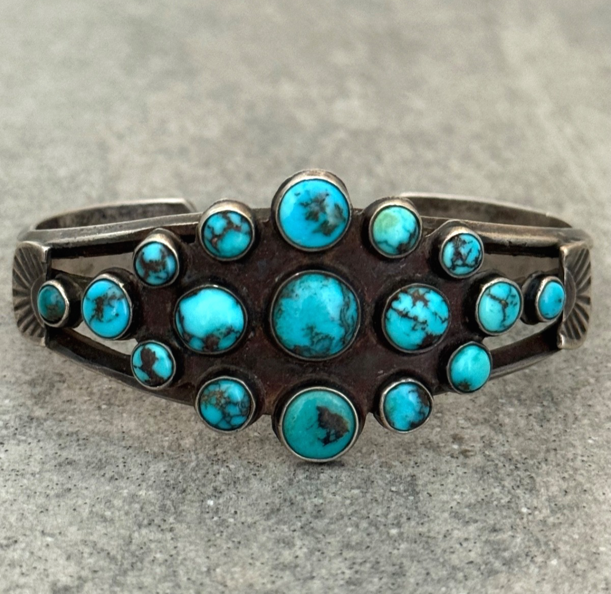 Old Vintage 20’s-30’s Navajo Turquoise CLUSTER CARINATED Silver Bracelet 7.25 in
