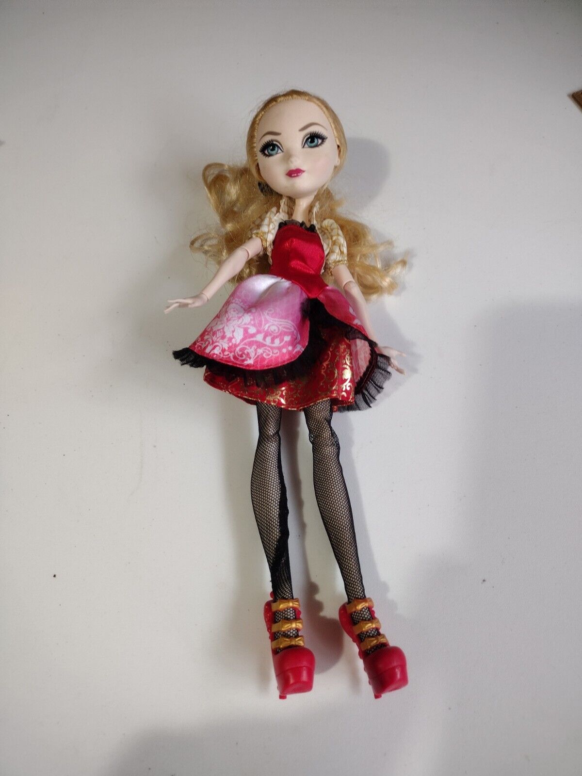 Boneca Ever After High - Apple White - Seminova