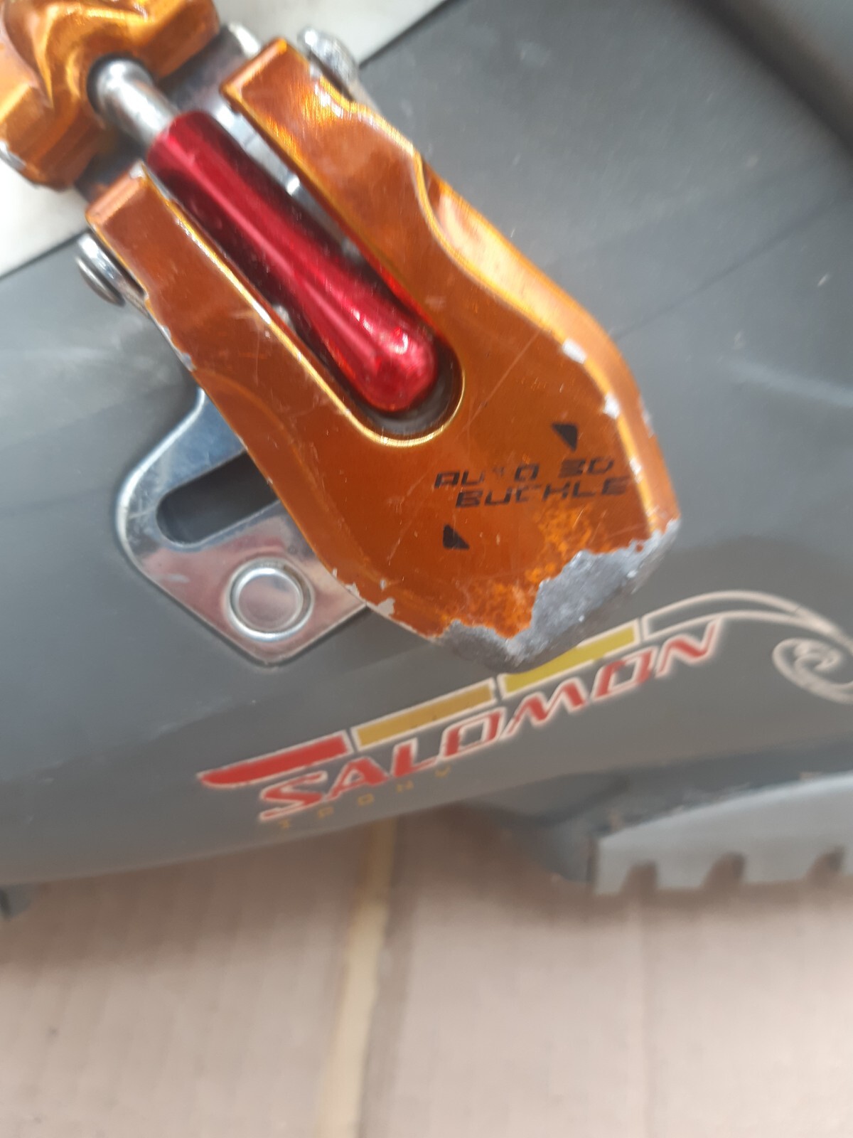 Scarponi da sci Salomon Irony su misura. Donna 25.0 EU 39 UK 6 con borsa per il trasporto