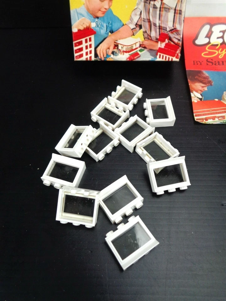 Vintage 1960's LEGO System by Samsonite 214/5 W 12 White Windows in Box + Sheet - Image 2 of 4