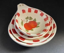 Vintage Set of 4 Measuring Cups Nesting Ceramic Apples Zhongxia Made in China
