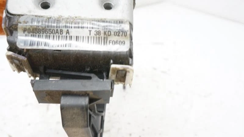 Dodge Ram 1500 2010 pasajero derecho puerta delantera pestillo bloqueo actuador P04589650AB fabricante original Foto 3 de 4