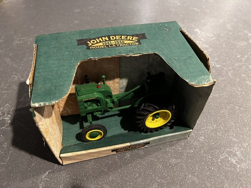Vintage 1994 SpecCast 1:16 Scale 1941-1946 John Deere Model LA Tractor, #JDM045 - Picture 3 of 6