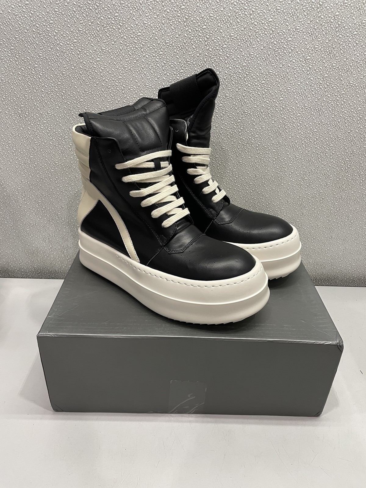 Rick Owens Mega Bumper Geobasket High Top Sneakers Men's US 9, White/Black