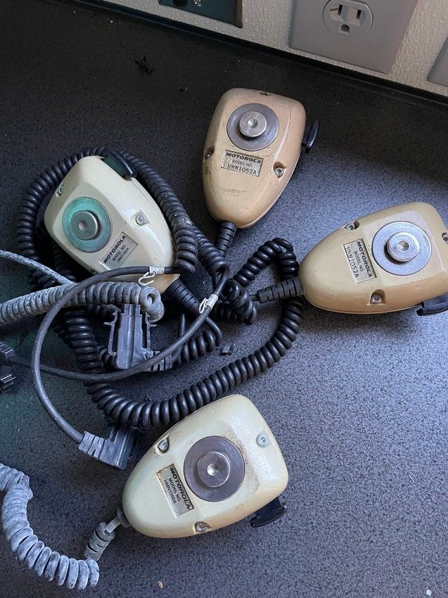 Lot of 4 - Motorola Mic: 2 pcs - HMN1052A, 1 pcs - HMN1090A, 1 pcs - HMN1080A