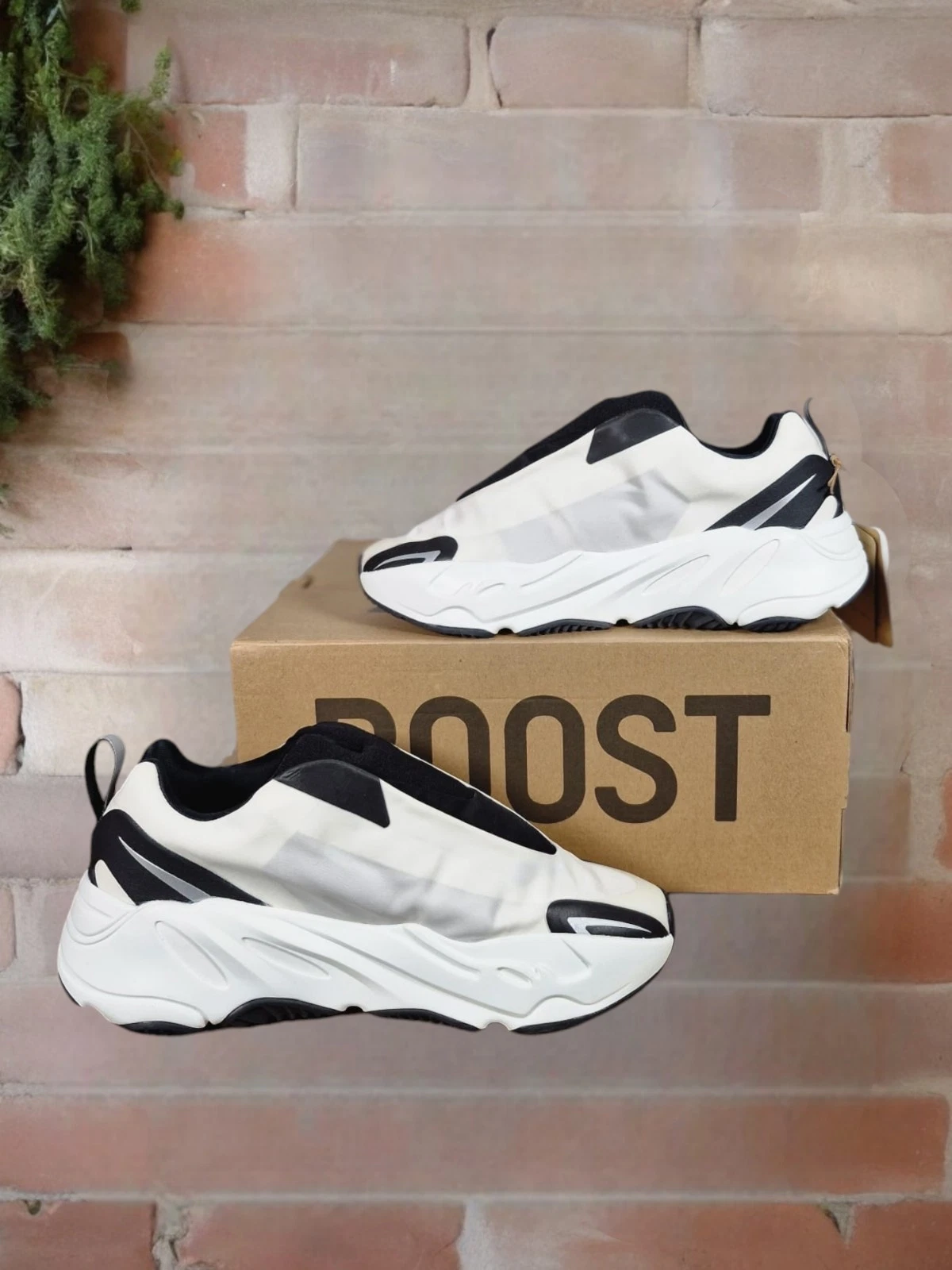 Taglia 5 UK Adidas Yeezy Boost 700 MNVN Analogiche Senza Lacci ✅️Nuovissime